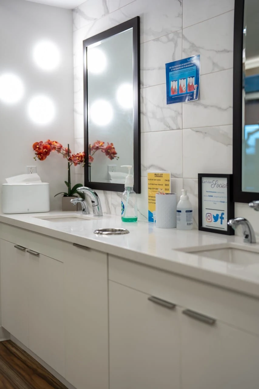 Comfortable Oasis Orthodontics treatment chair in a bright clinic bay